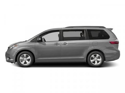 Used 2017 Toyota Sienna LE image 3