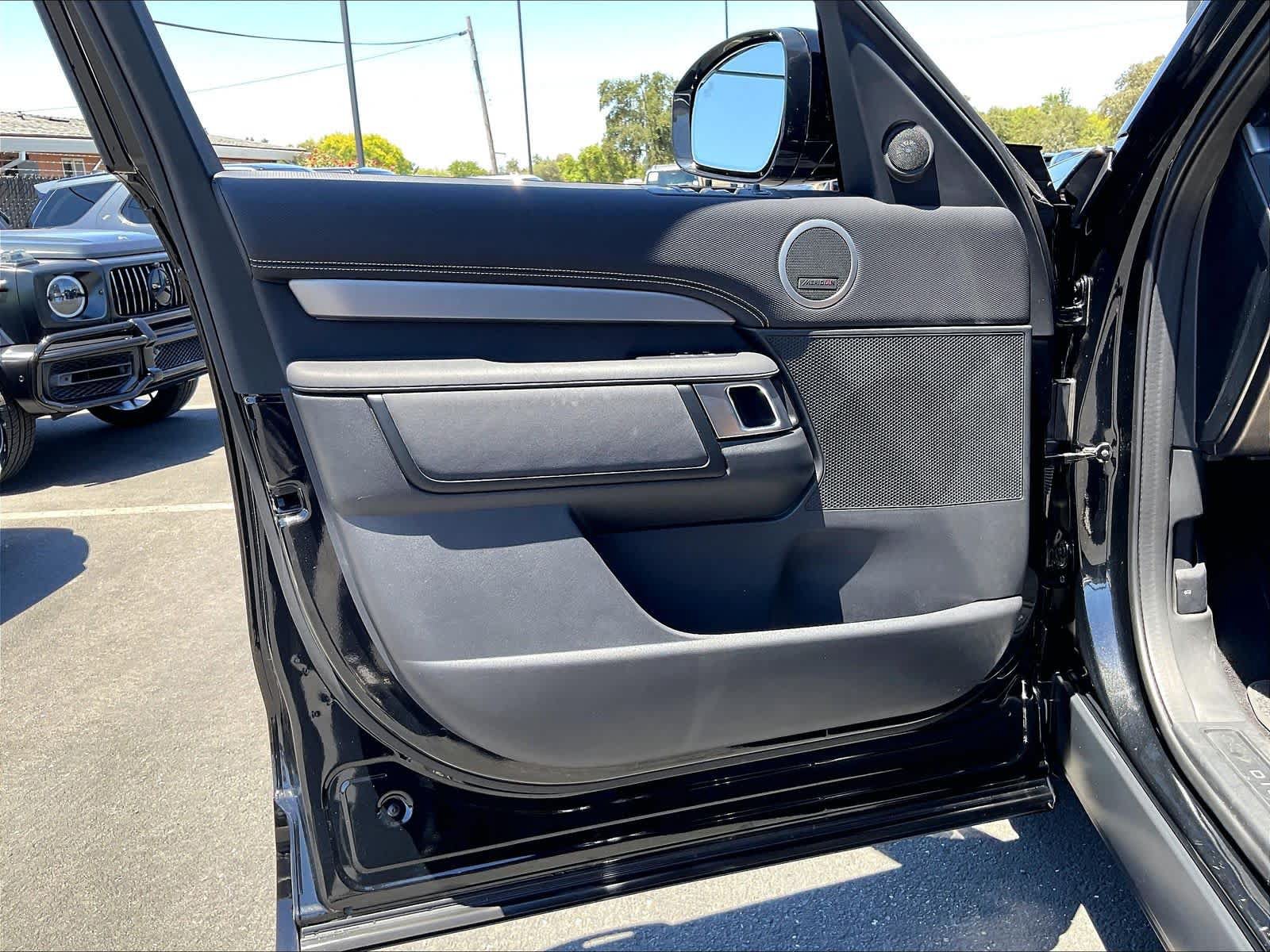 Used 2025 Land Rover Discovery Dynamic SE AWD/4WD image 26