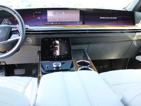 Used 2025 Cadillac Escalade Sport Platinum AWD/4WD image 16