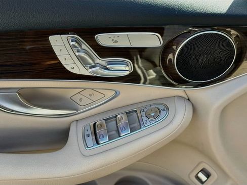 Used 2021 Mercedes-Benz GLC 300 image 22