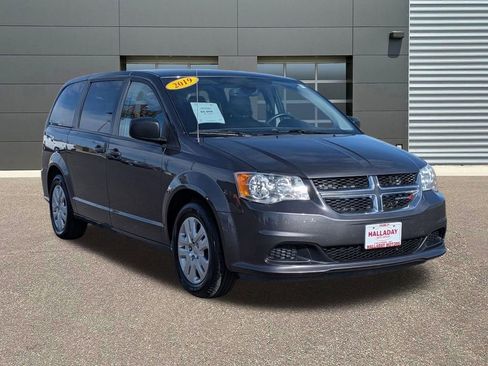 Used 2019 Dodge Grand Caravan SE FWD image 3