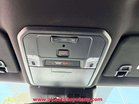 Certified 2025 Toyota Tacoma SR5 AWD/4WD image 39