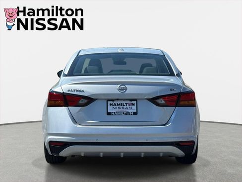 Used 2024 Nissan Altima 2.5 SV image 3