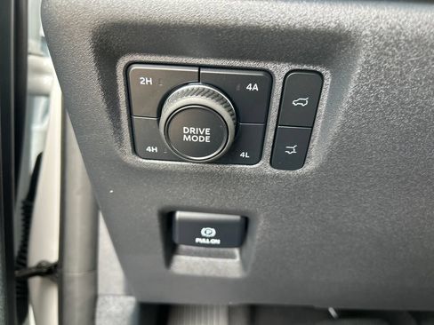 Used 2025 Ford Expedition Platinum AWD/4WD image 11
