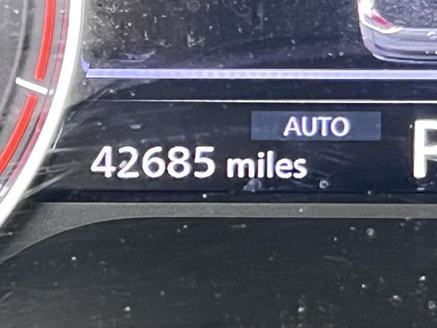 Used 2023 Nissan Rogue SV image 4