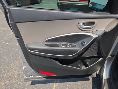 Used 2017 Hyundai Santa Fe SE FWD image 11