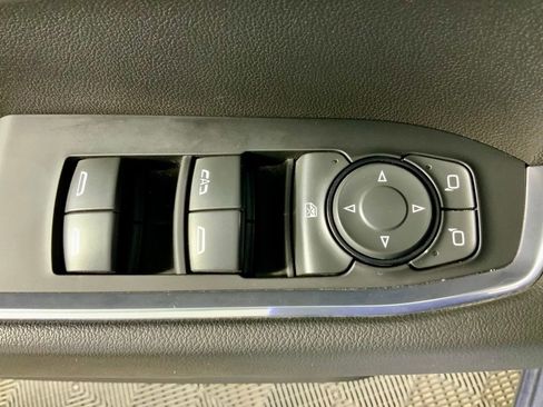 Used 2022 Chevrolet Silverado 1500 LT AWD/4WD image 12