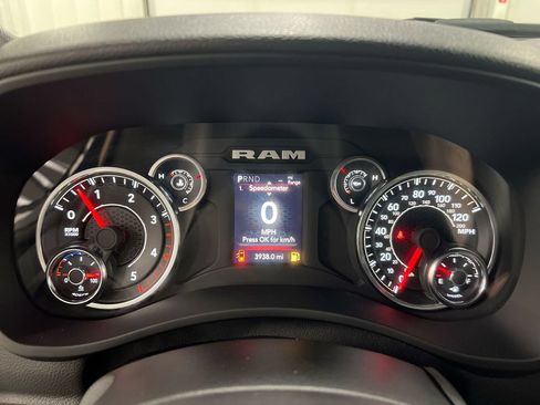 Used 2024 RAM 3500 Tradesman w/ Chrome Appearance Group AWD/4WD image 7