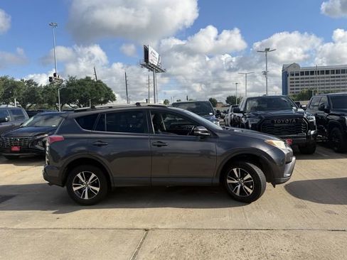 Used 2018 Toyota RAV4 XLE w/ Preferred Accessory Package FWD image 4