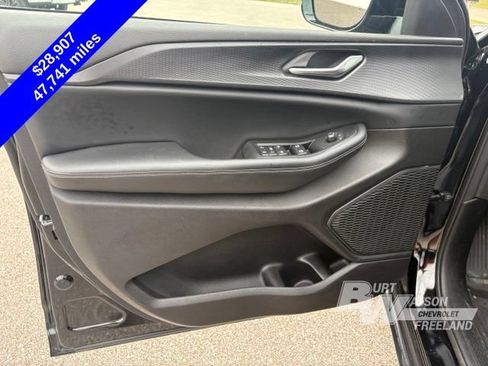 Used 2023 Jeep Grand Cherokee Altitude AWD/4WD image 10