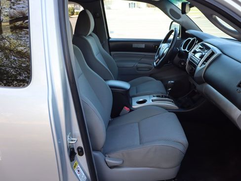 Used 2012 Toyota Tacoma 4x4 Access Cab V6 w/ TRD Off-Road Pkg image 22