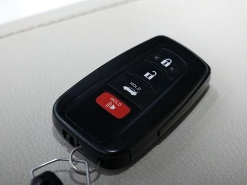 Used 2020 Toyota Camry XLE w/ Driver Assist Package FWD image 33