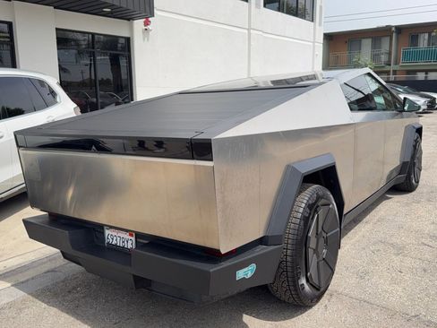 Used 2024 Tesla Cybertruck AWD Crew Cab image 6