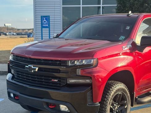 Used 2019 Chevrolet Silverado 1500 LT Trail Boss image 2