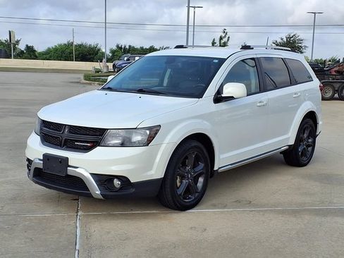 Used 2019 Dodge Journey Crossroad w/ Driver Convenience Group FWD image 3