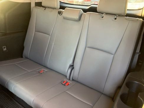 Used 2023 Toyota Highlander Limited image 25