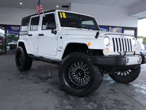 Used 2018 Jeep Wrangler Unlimited Sahara image 3