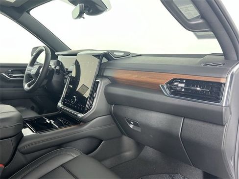 Used 2025 GMC Yukon Denali w/ Denali Reserve Package image 30