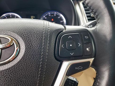 Used 2016 Toyota Highlander Limited image 19