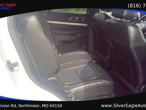 Used 2016 Ford Explorer XLT w/ Equipment Group 202A AWD/4WD image 12