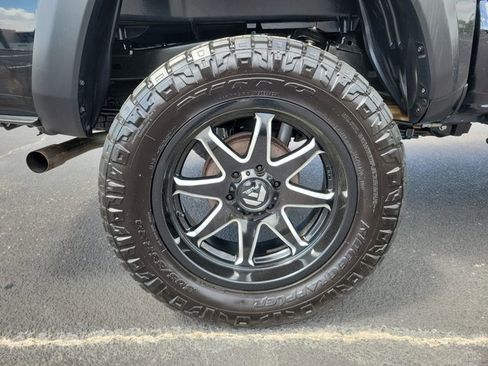 Used 2021 Toyota Tacoma TRD Off-Road w/ TRD Premium Off Road Package AWD/4WD image 7