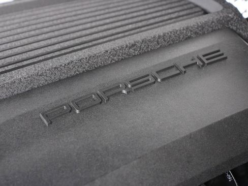 Certified 2026 Porsche Macan AWD/4WD image 27