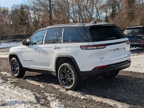 New 2025 Jeep Grand Cherokee Limited image 4