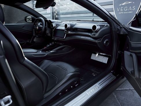 Used 2018 Ferrari GTC4Lusso T image 26