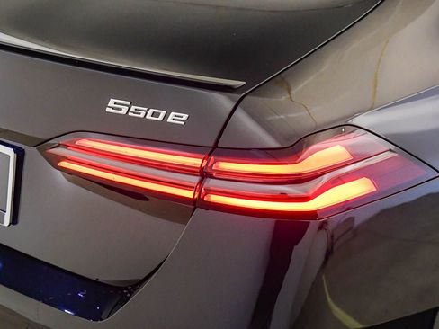 New 2026 BMW 550e xDrive AWD/4WD image 11