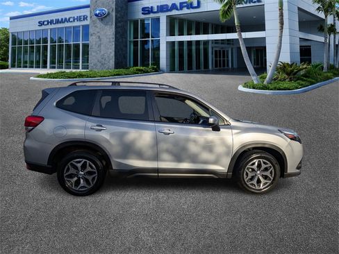 Used 2023 Subaru Forester Premium image 8