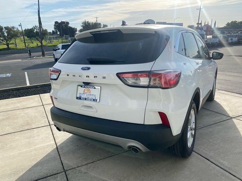Used 2022 Ford Escape SE image 8