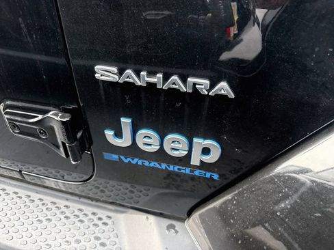 Used 2023 Jeep Wrangler Unlimited Sahara w/ Cold Weather Group AWD/4WD image 5
