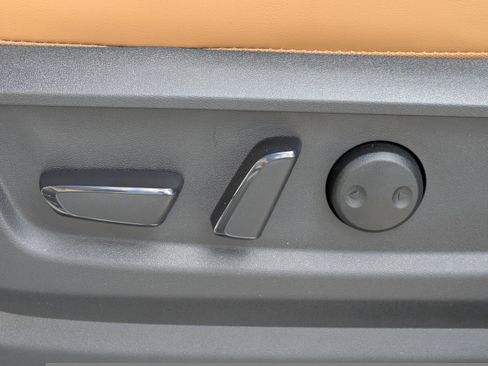 Used 2025 Nissan Armada SL w/ Captain's Chari Seat Package image 19