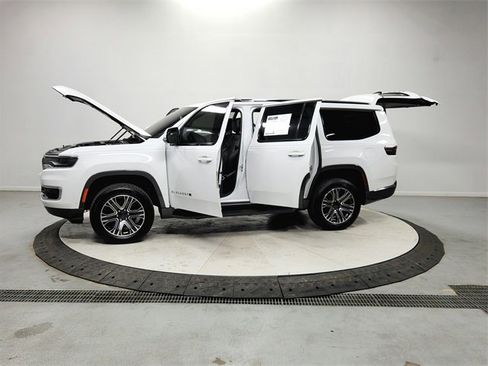 Used 2022 Jeep Wagoneer Series III image 12