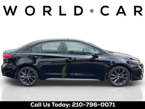 Used 2025 Toyota Corolla SE FWD image 2