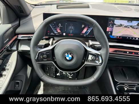 Used 2025 BMW 540i xDrive AWD/4WD image 21