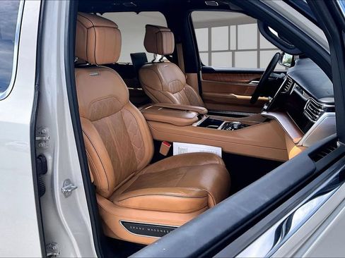 Used 2022 Jeep Grand Wagoneer Series III w/ Rear Seat Video Group 1 AWD/4WD image 7