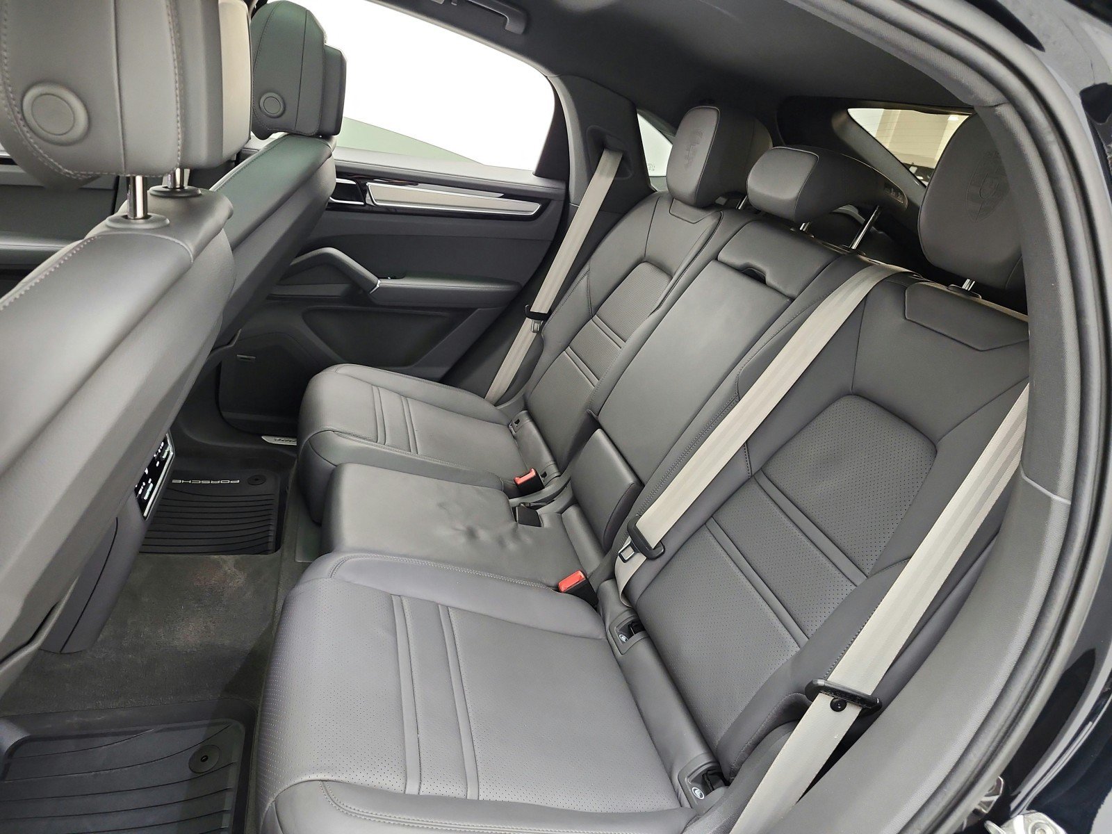 Used 2023 Porsche Cayenne Platinum Edition AWD/4WD image 16