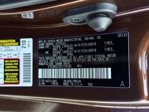 Used 2023 Toyota Sienna Limited image 38