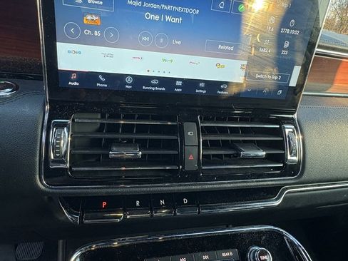 Used 2022 Lincoln Navigator Reserve image 21