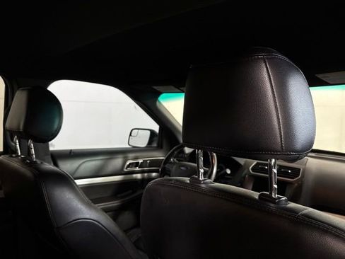 Used 2016 Ford Explorer XLT w/ Equipment Group 202A image 28