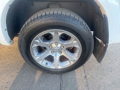 Used 2017 RAM 1500 Laramie image 7