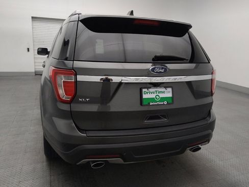Used 2018 Ford Explorer XLT image 6