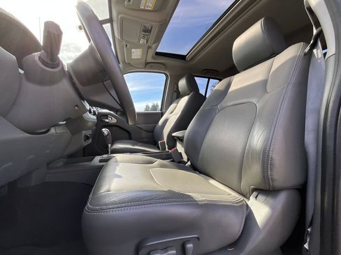 Used 2019 Nissan Frontier SL AWD/4WD image 9