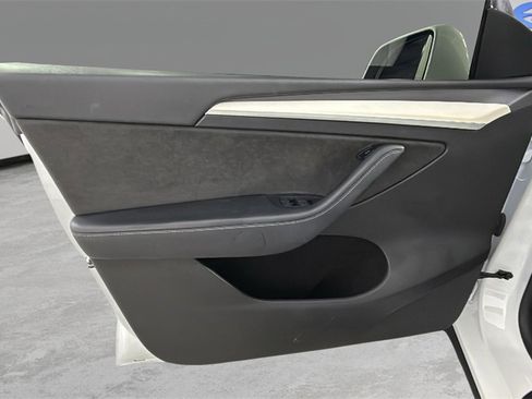 Used 2022 Tesla Model Y Performance image 35