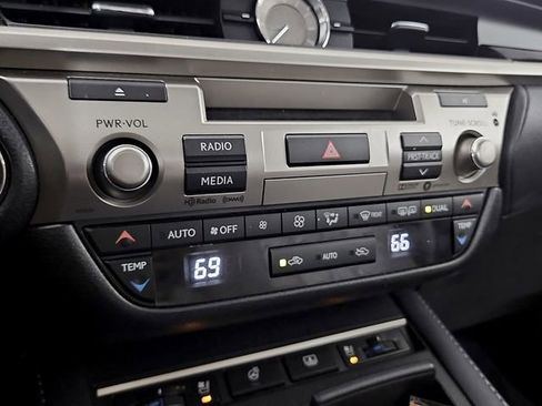 Used 2018 Lexus ES 350 w/ Luxury Package w/Wood Trim FWD image 17