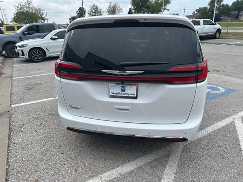 New 2026 Chrysler Pacifica Select image 28