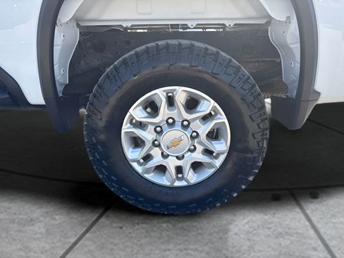 Used 2024 Chevrolet Silverado 2500 LT AWD/4WD image 34