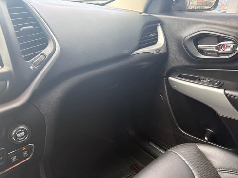 Used 2018 Jeep Cherokee Overland image 31