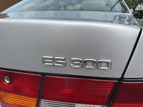 Used 1997 Lexus ES 330 FWD image 8
